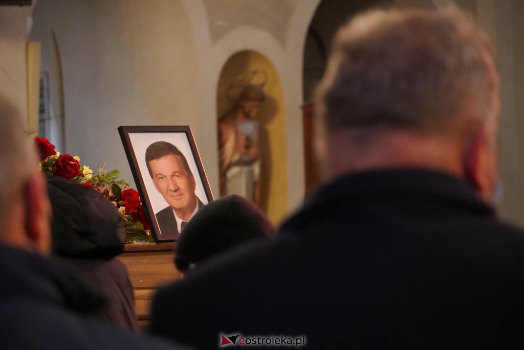 Pożegnanie śp. Mariana Krupińskiego. Uroczystości pogrzebowe w Wąsewie [03.12.2021] - zdjęcie #8 - eOstroleka.pl