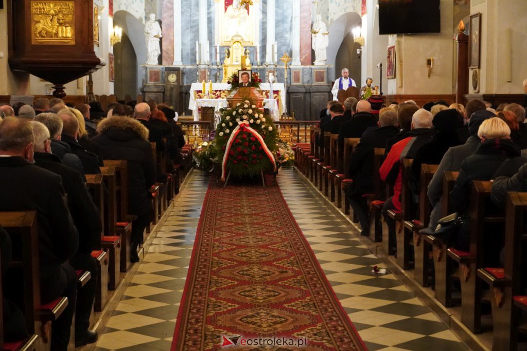 Pożegnanie śp. Mariana Krupińskiego. Uroczystości pogrzebowe w Wąsewie [03.12.2021] - zdjęcie #5 - eOstroleka.pl