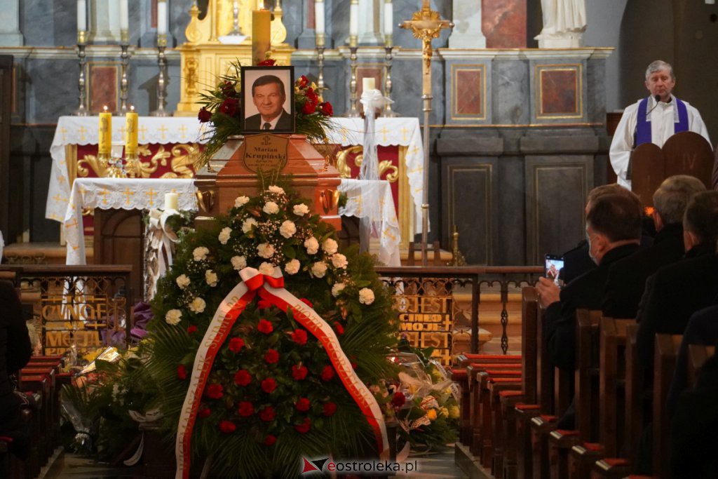 Pożegnanie śp. Mariana Krupińskiego. Uroczystości pogrzebowe w Wąsewie [03.12.2021] - zdjęcie #14 - eOstroleka.pl