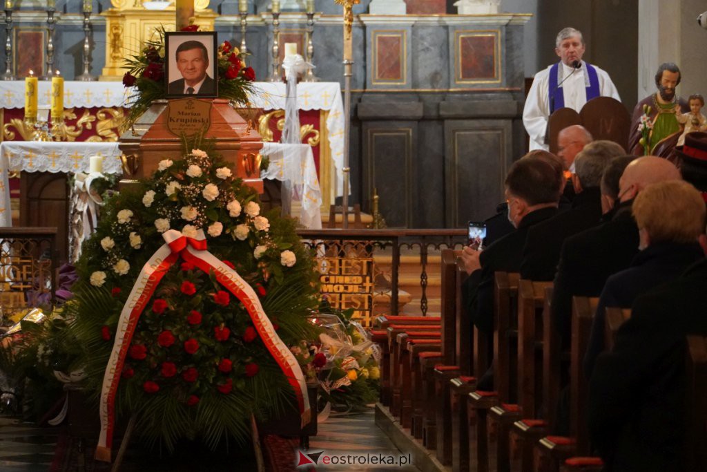 Pożegnanie śp. Mariana Krupińskiego. Uroczystości pogrzebowe w Wąsewie [03.12.2021] - zdjęcie #15 - eOstroleka.pl