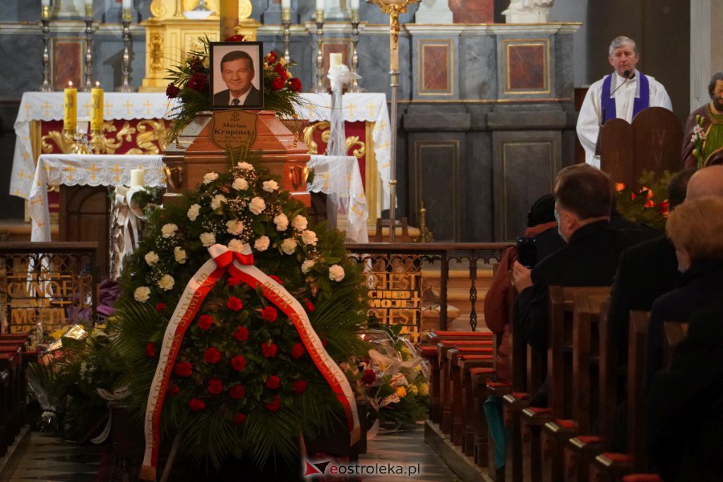 Pożegnanie śp. Mariana Krupińskiego. Uroczystości pogrzebowe w Wąsewie [03.12.2021] - zdjęcie #16 - eOstroleka.pl