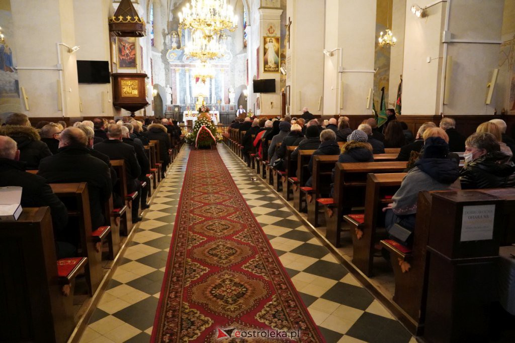 Pożegnanie śp. Mariana Krupińskiego. Uroczystości pogrzebowe w Wąsewie [03.12.2021] - zdjęcie #17 - eOstroleka.pl