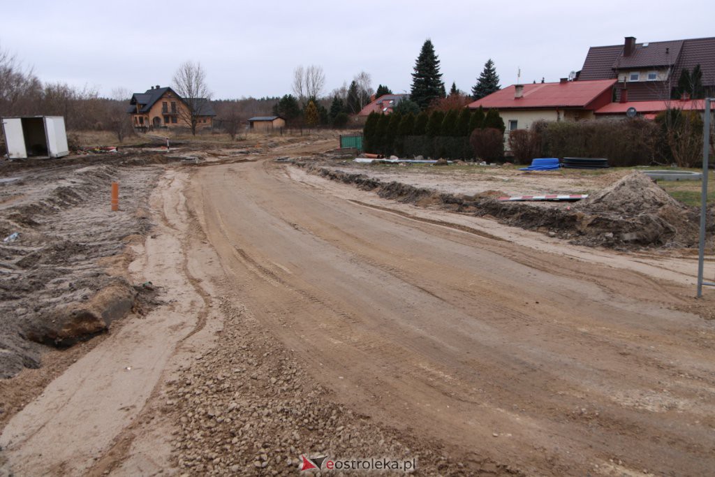 Budowa ulicy Nadnarwiańśkiej (03.12.2021] - zdjęcie #6 - eOstroleka.pl