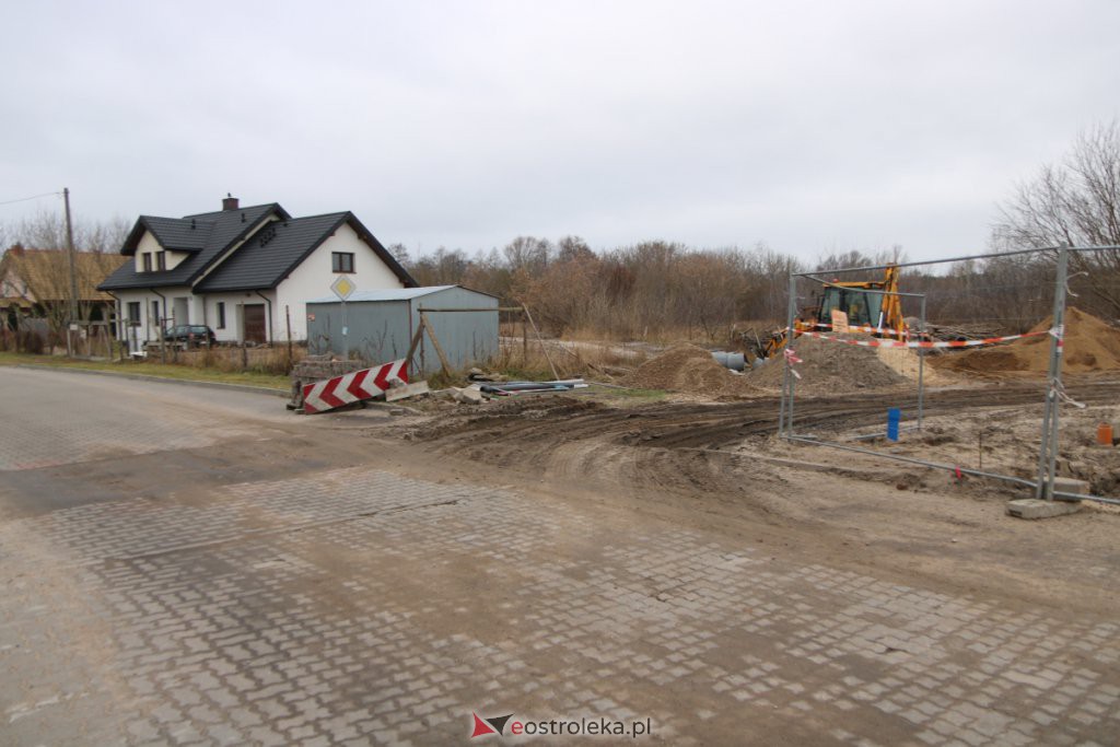 Budowa ulicy Nadnarwiańśkiej (03.12.2021] - zdjęcie #7 - eOstroleka.pl