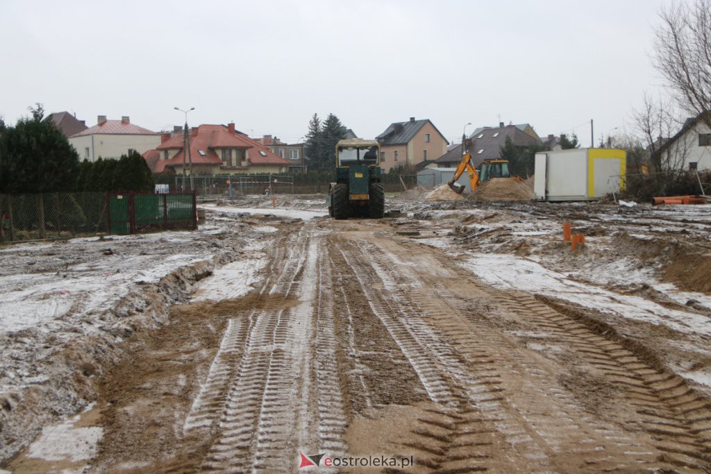 Budowa ulicy Nadnarwiańśkiej (03.12.2021] - zdjęcie #13 - eOstroleka.pl