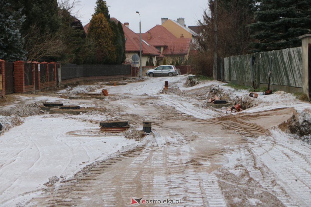Budowa ulicy Nadnarwiańśkiej (03.12.2021] - zdjęcie #14 - eOstroleka.pl