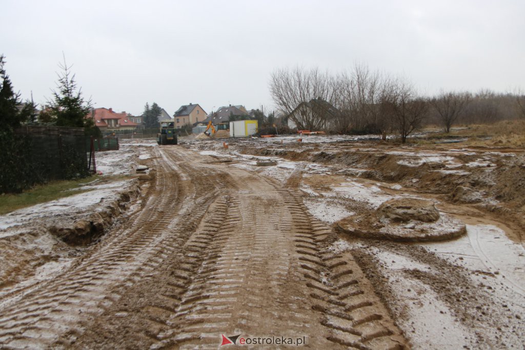 Budowa ulicy Nadnarwiańśkiej (03.12.2021] - zdjęcie #16 - eOstroleka.pl
