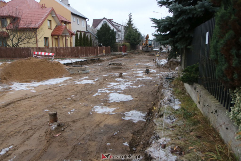 Budowa ulicy Nadnarwiańśkiej (03.12.2021] - zdjęcie #28 - eOstroleka.pl