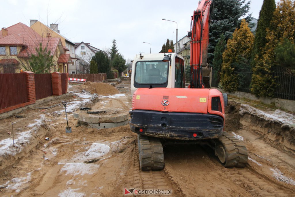 Budowa ulicy Nadnarwiańśkiej (03.12.2021] - zdjęcie #35 - eOstroleka.pl
