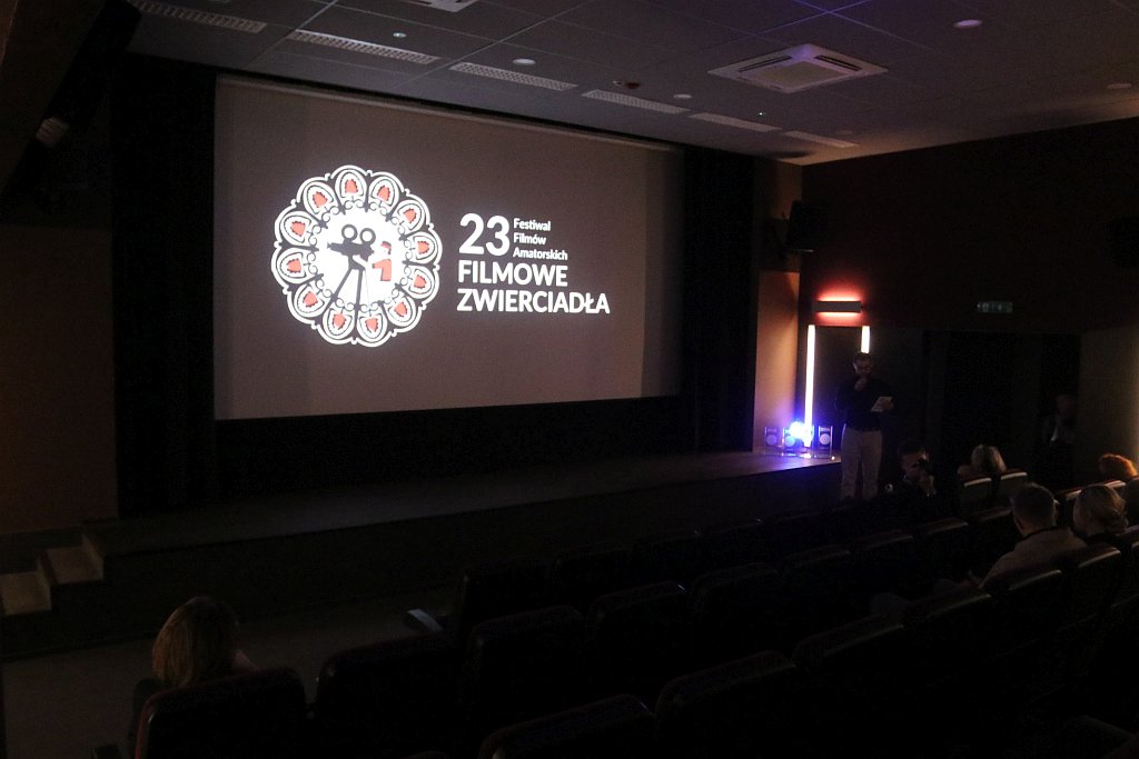 Otwarcie festiwalu Filmowe Zwierciadła [04.12.2021] - zdjęcie #1 - eOstroleka.pl