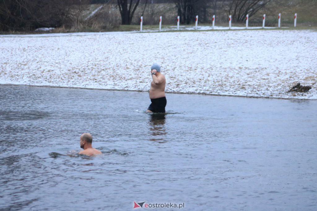 Kolejna sobota z Morsami na plaży miejskiej w Ostrołęce [4.12.2021] - zdjęcie #41 - eOstroleka.pl