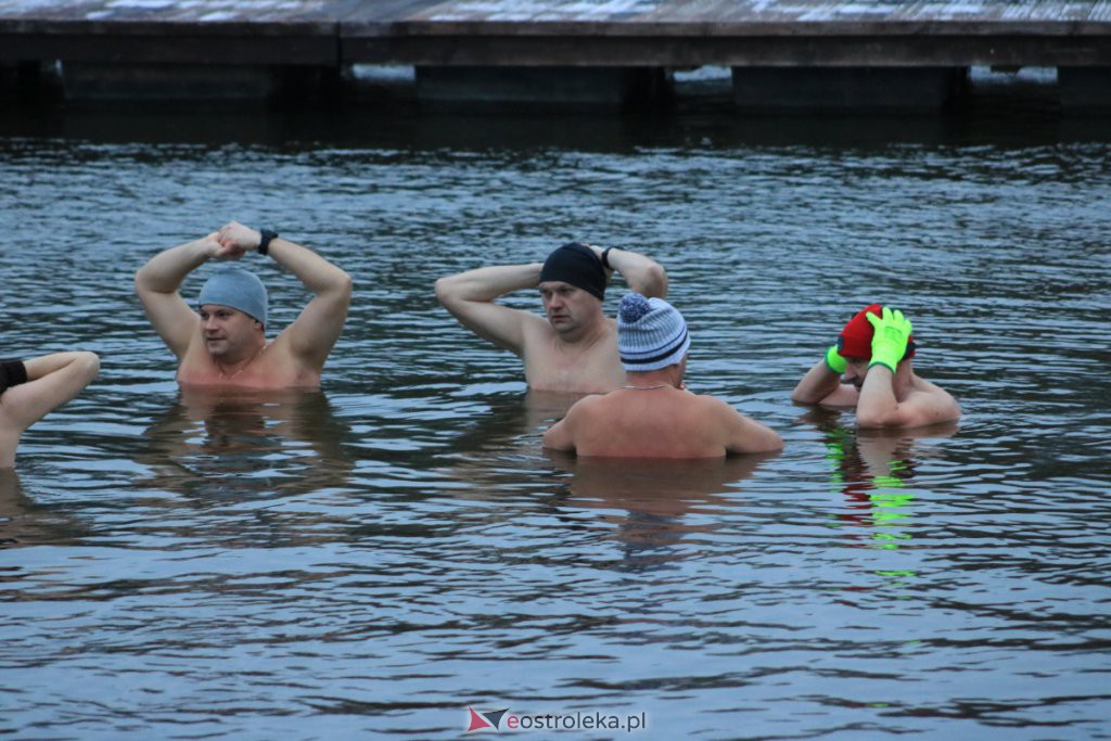 Kolejna sobota z Morsami na plaży miejskiej w Ostrołęce [4.12.2021] - zdjęcie #2 - eOstroleka.pl