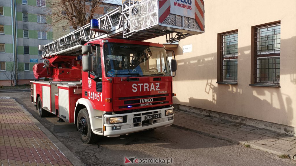 Strażacka interwencja w bloku przy Reymonta [05.12.2021] - zdjęcie #3 - eOstroleka.pl