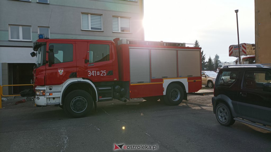 Strażacka interwencja w bloku przy Reymonta [05.12.2021] - zdjęcie #10 - eOstroleka.pl
