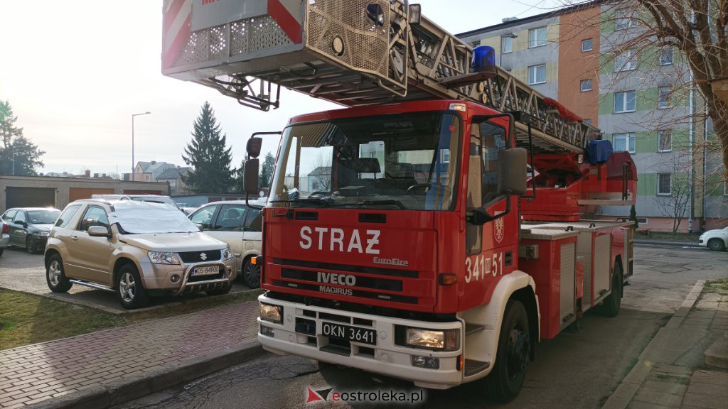 Strażacka interwencja w bloku przy Reymonta [05.12.2021] - zdjęcie #12 - eOstroleka.pl
