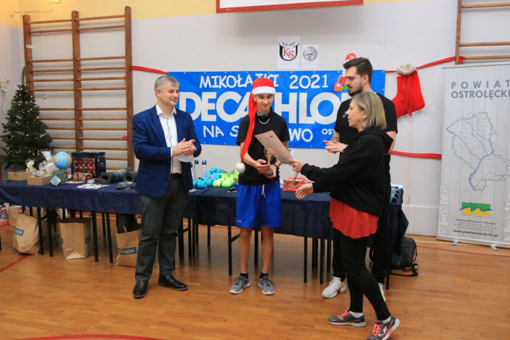 Mikołajki na sportowo w II LO [6.12.2021] - zdjęcie #28 - eOstroleka.pl