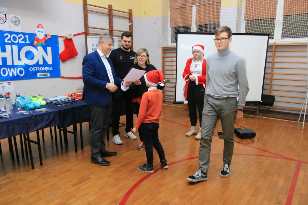 Mikołajki na sportowo w II LO [6.12.2021] - zdjęcie #15 - eOstroleka.pl