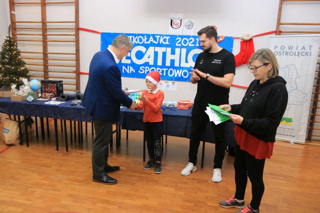 Mikołajki na sportowo w II LO [6.12.2021] - zdjęcie #14 - eOstroleka.pl