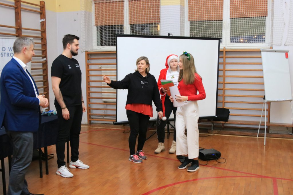 Mikołajki na sportowo w II LO [6.12.2021] - zdjęcie #4 - eOstroleka.pl