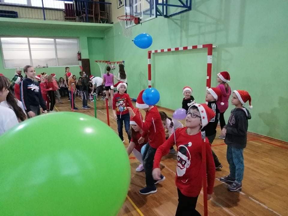 Sportowe Mikołajki w Szkole Podstawowej nr 2 w Ostrołęce - zdjęcie #21 - eOstroleka.pl