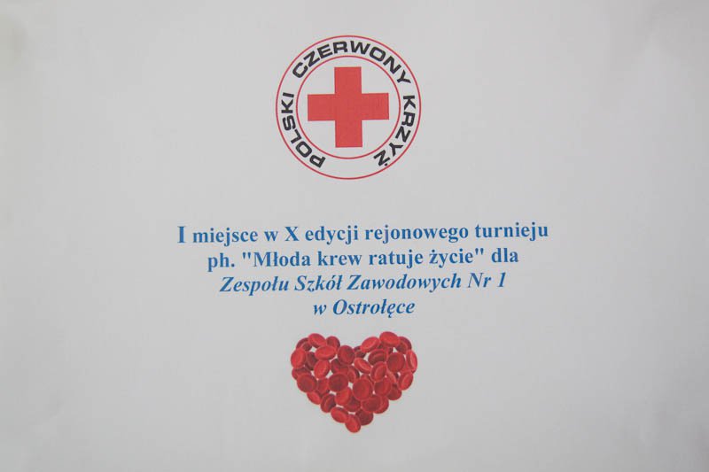 Młodzi krwiodawcy z „metalówki” laureatami konkursu Polskiego Czerwonego Krzyża [9.12.2021] - zdjęcie #1 - eOstroleka.pl