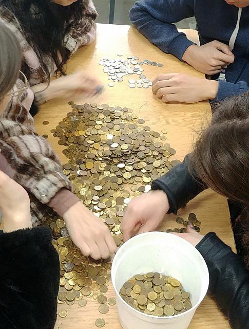 Zebrali w szczytnym celu ponad 17,5 kilograma monet [9.12.2021] - zdjęcie #4 - eOstroleka.pl