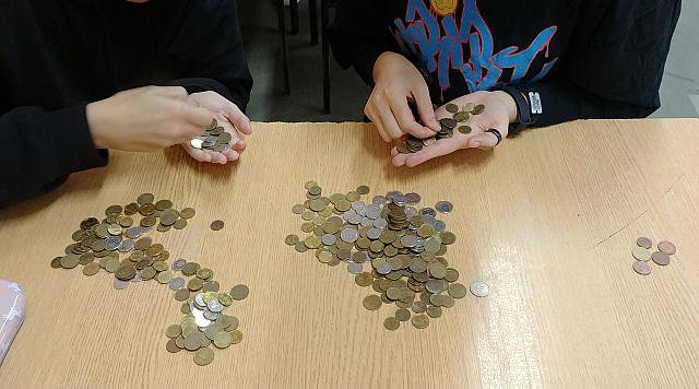 Zebrali w szczytnym celu ponad 17,5 kilograma monet [9.12.2021] - zdjęcie #5 - eOstroleka.pl