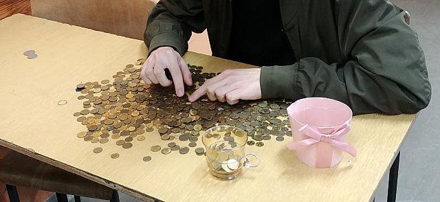 Zebrali w szczytnym celu ponad 17,5 kilograma monet [9.12.2021] - zdjęcie #6 - eOstroleka.pl