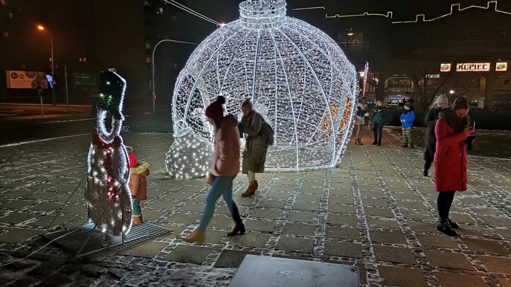 Świąteczne ozdoby już cieszą mieszkańców Ostrołęki [11.12.2021] - zdjęcie #24 - eOstroleka.pl