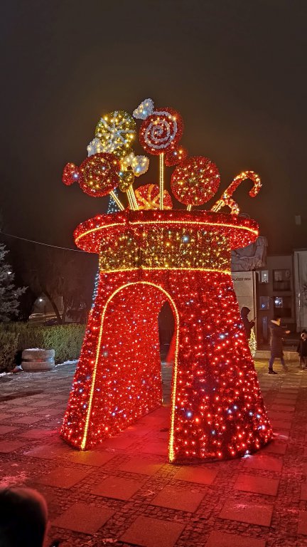 Świąteczne ozdoby już cieszą mieszkańców Ostrołęki [11.12.2021] - zdjęcie #30 - eOstroleka.pl