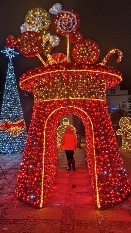 Świąteczne ozdoby już cieszą mieszkańców Ostrołęki [11.12.2021] - zdjęcie #31 - eOstroleka.pl