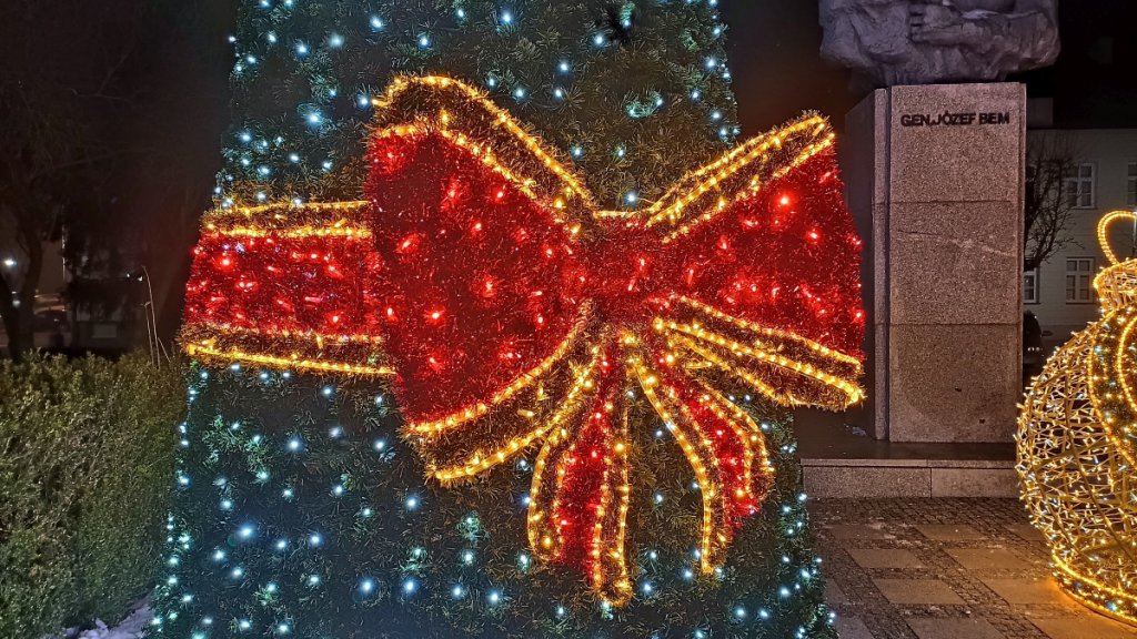 Świąteczne ozdoby już cieszą mieszkańców Ostrołęki [11.12.2021] - zdjęcie #11 - eOstroleka.pl