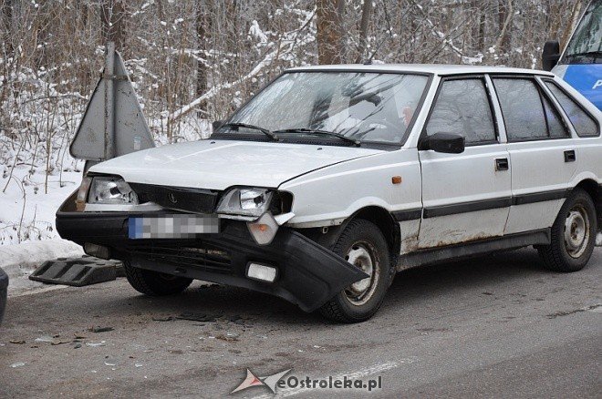 Kolizja na ul. Brzozowej (28-01-2011) - zdjęcie #4 - eOstroleka.pl