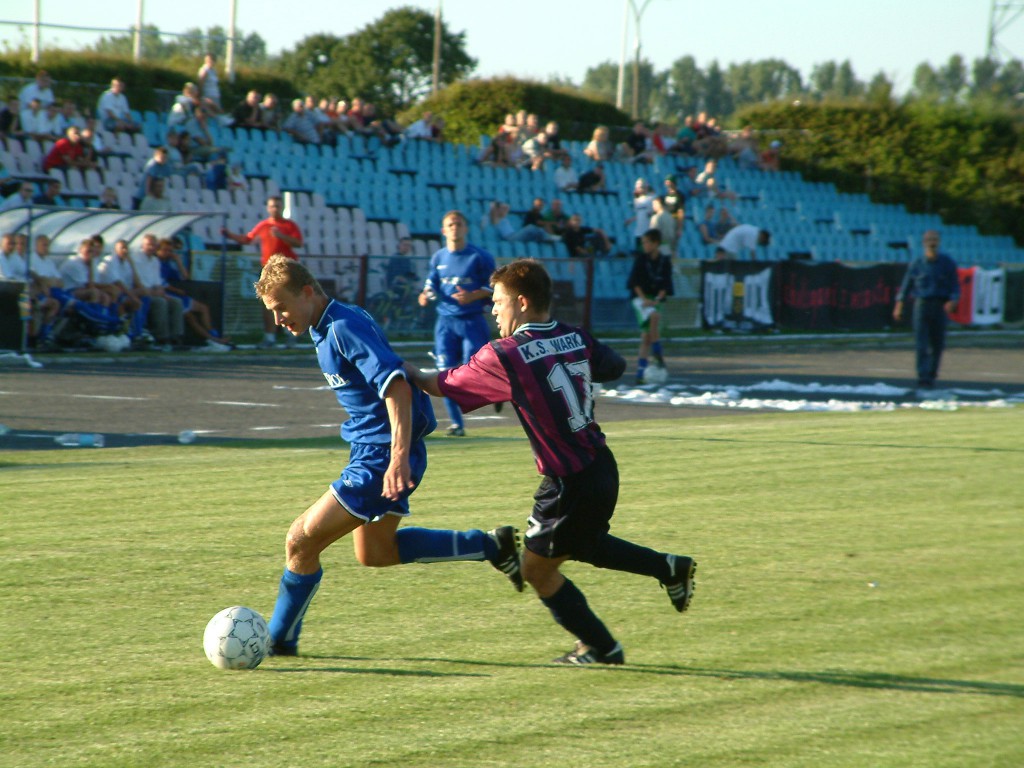 Narew Ostrołęka - KS Warka, mecz IV ligi, 11.08.2004 - zdjęcie #2 - eOstroleka.pl
