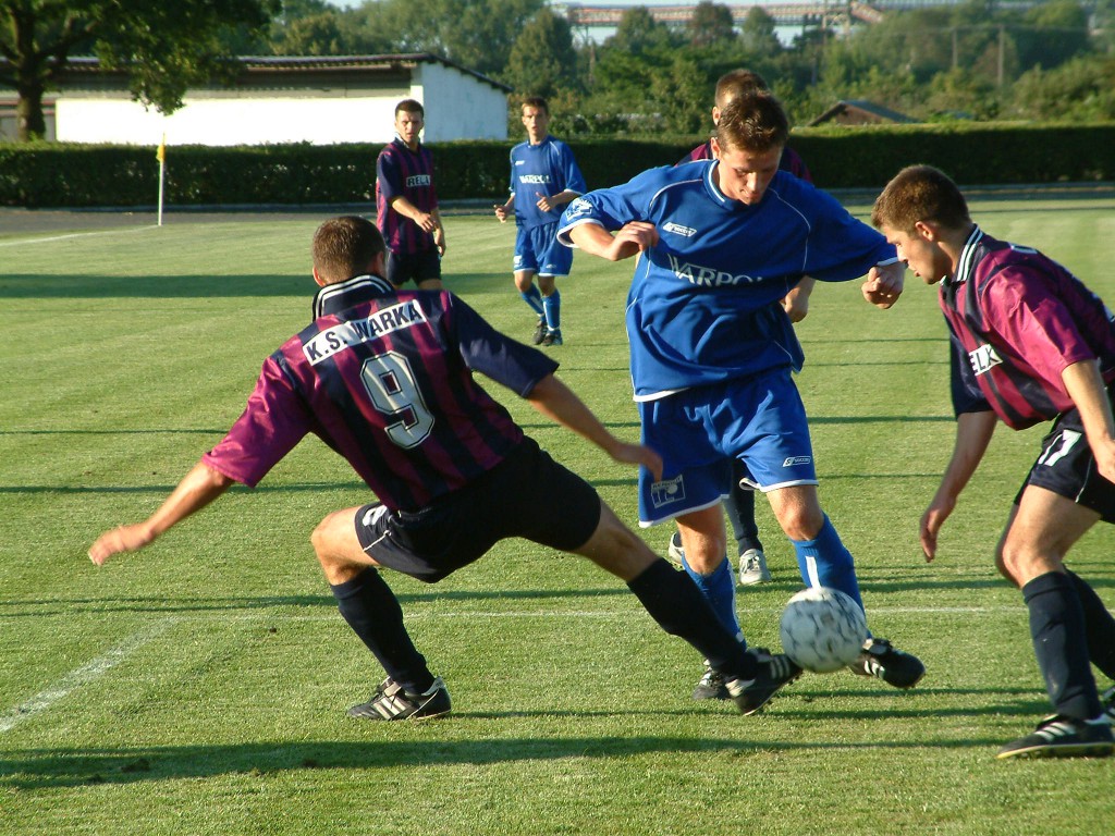 Narew Ostrołęka - KS Warka, mecz IV ligi, 11.08.2004 - zdjęcie #5 - eOstroleka.pl
