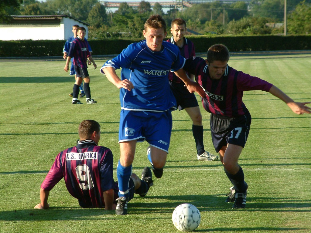 Narew Ostrołęka - KS Warka, mecz IV ligi, 11.08.2004 - zdjęcie #7 - eOstroleka.pl