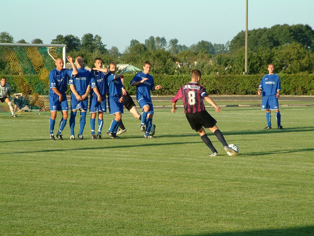 Narew Ostrołęka - KS Warka, mecz IV ligi, 11.08.2004 - zdjęcie #10 - eOstroleka.pl