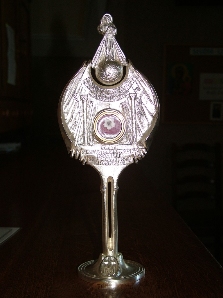 Relikwie św. Faustyny Kowalskiej w Ostrołęce, 2004 r. - zdjęcie #6 - eOstroleka.pl