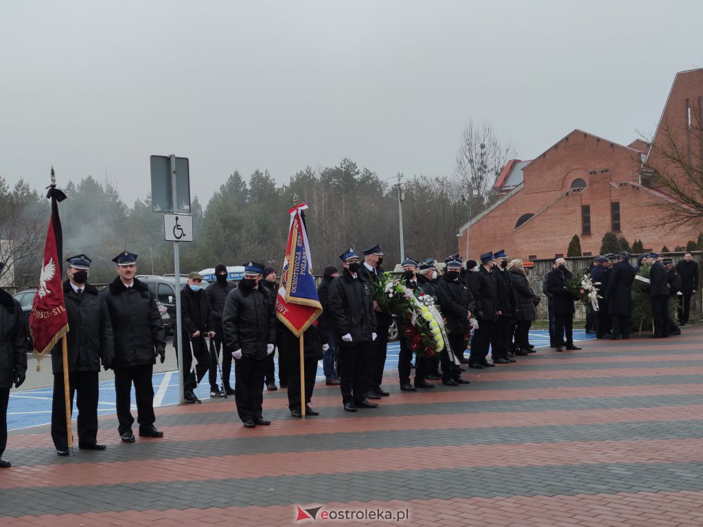 Pogrzeb strażaka, śp. Jarosława Sadłowskiego [15.12.2021] - zdjęcie #20 - eOstroleka.pl