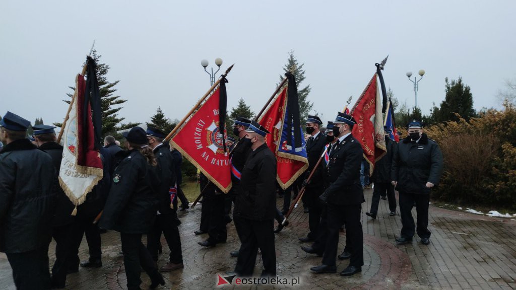 Pogrzeb strażaka, śp. Jarosława Sadłowskiego [15.12.2021] - zdjęcie #13 - eOstroleka.pl
