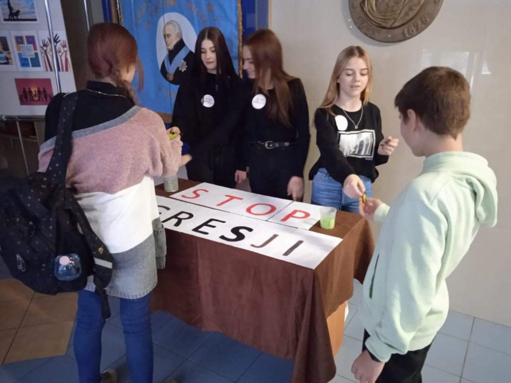 W „dwójce” obchodzono Dzień Walki z Agresją [17.12.2021] - zdjęcie #8 - eOstroleka.pl
