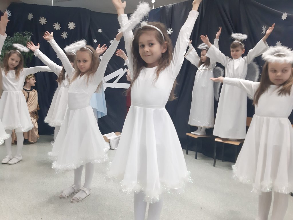 Bożonarodzeniowe Jasełka w „dziesiątce” [18.12.2021] - zdjęcie #10 - eOstroleka.pl