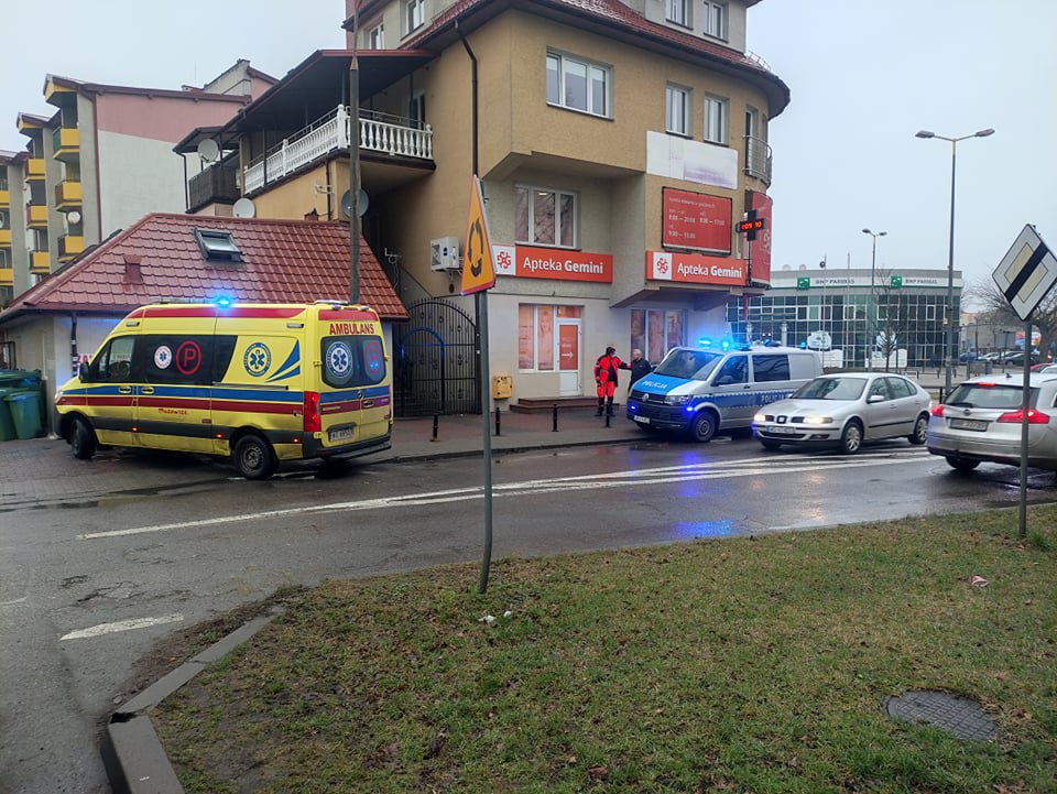 Interwencja policji przy ul. Konopnickiej [18.12.2021] - zdjęcie #2 - eOstroleka.pl
