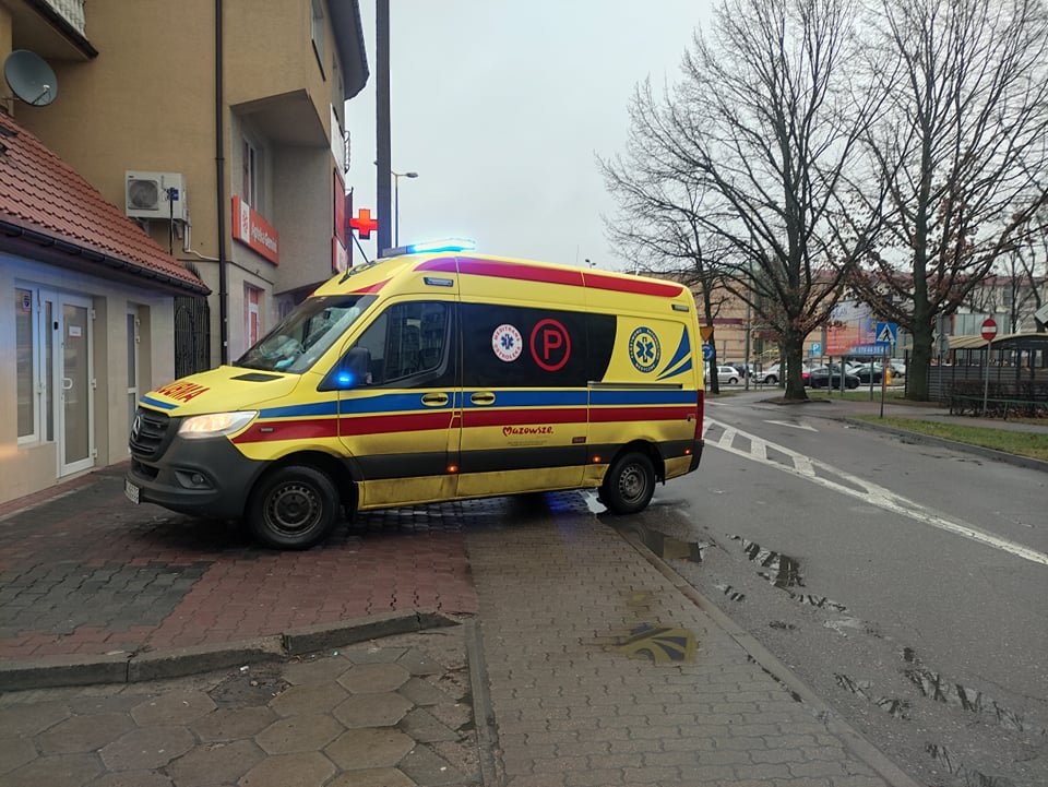 Interwencja policji przy ul. Konopnickiej [18.12.2021] - zdjęcie #6 - eOstroleka.pl