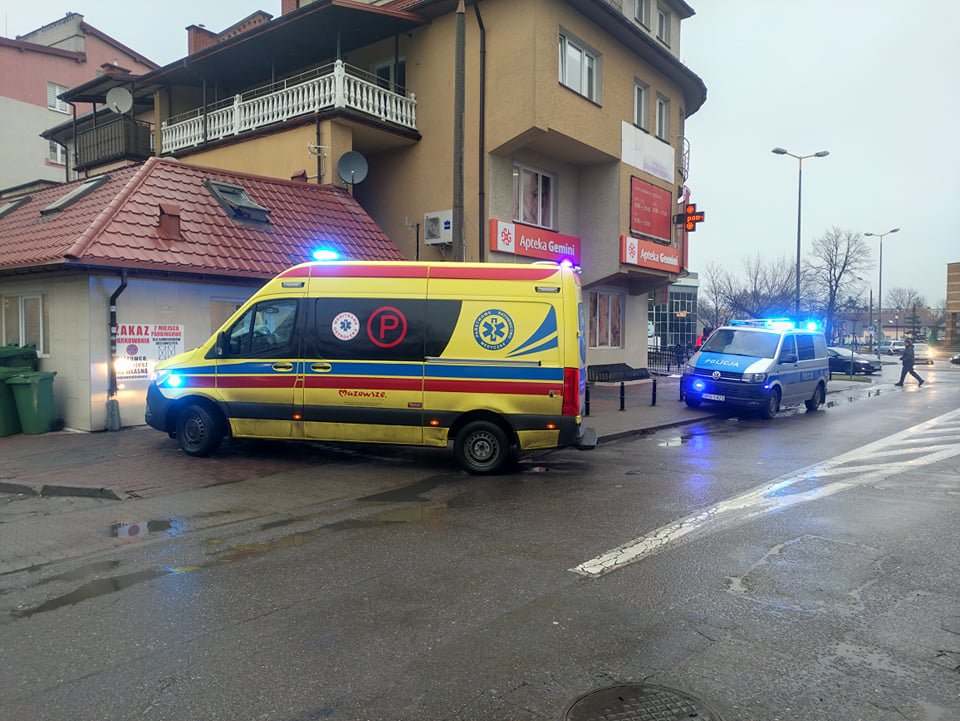 Interwencja policji przy ul. Konopnickiej [18.12.2021] - zdjęcie #7 - eOstroleka.pl