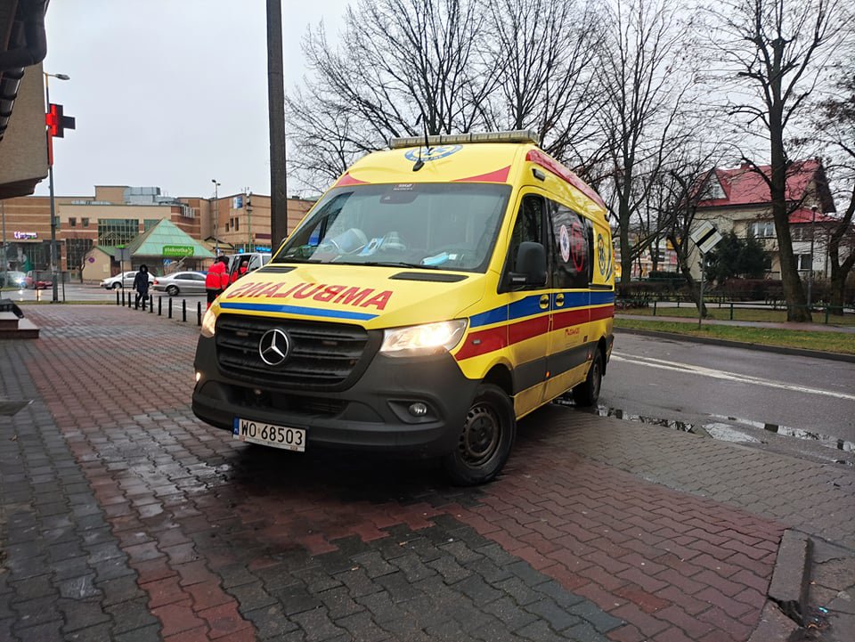Interwencja policji przy ul. Konopnickiej [18.12.2021] - zdjęcie #5 - eOstroleka.pl