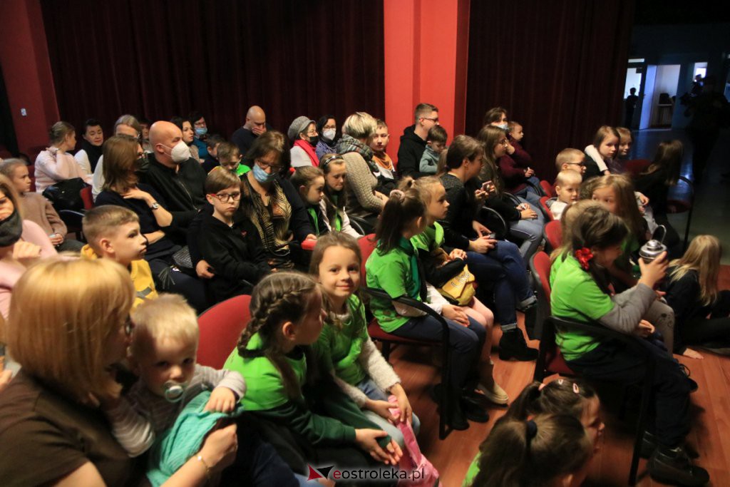 Spektakle Dziecięcego Teatru Amatorskiego w Klubie Oczko [18.12.2021] - zdjęcie #3 - eOstroleka.pl