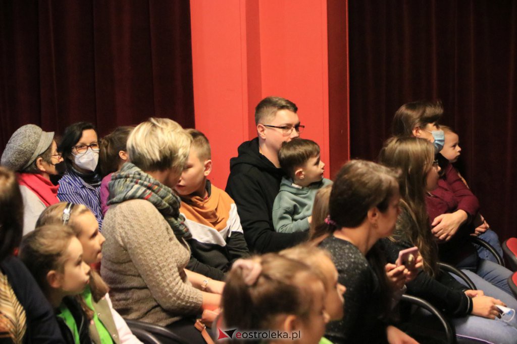 Spektakle Dziecięcego Teatru Amatorskiego w Klubie Oczko [18.12.2021] - zdjęcie #5 - eOstroleka.pl