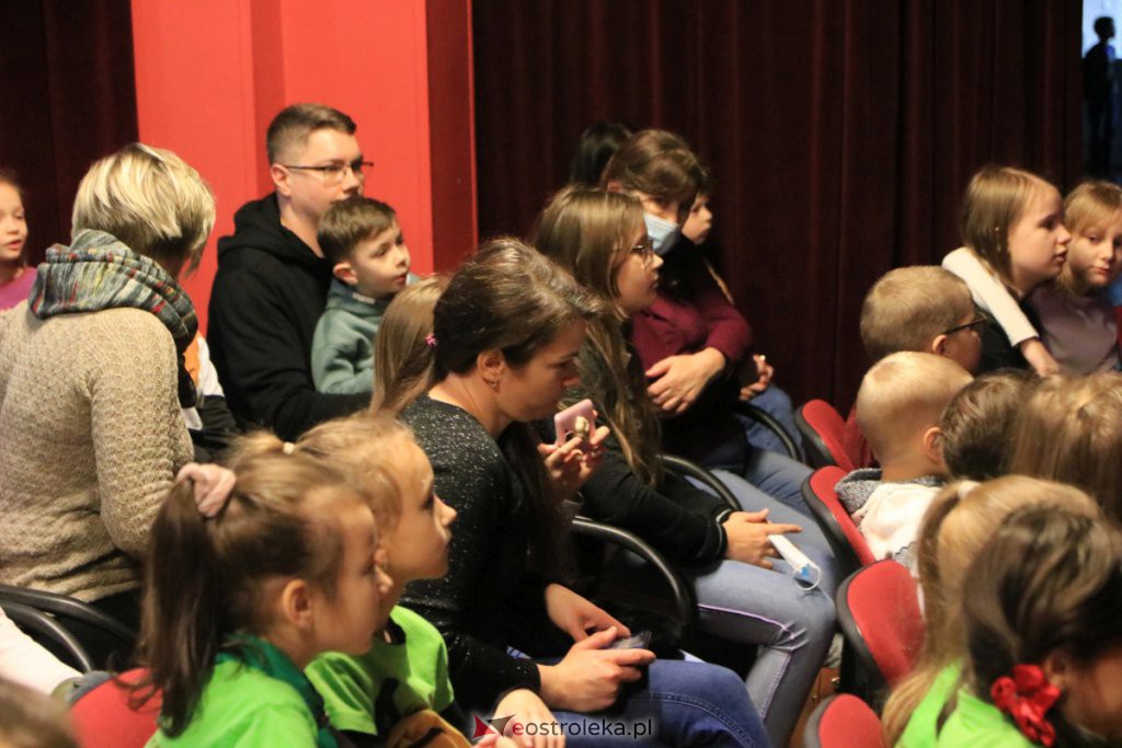 Spektakle Dziecięcego Teatru Amatorskiego w Klubie Oczko [18.12.2021] - zdjęcie #6 - eOstroleka.pl