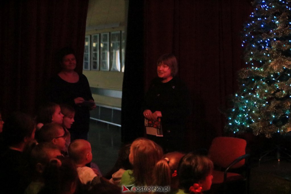 Spektakle Dziecięcego Teatru Amatorskiego w Klubie Oczko [18.12.2021] - zdjęcie #9 - eOstroleka.pl
